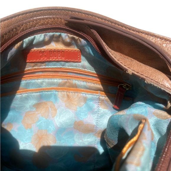 HOBO Vintage Leather Shoulder Bag with Adjustable Strap - Picture 9 of 13